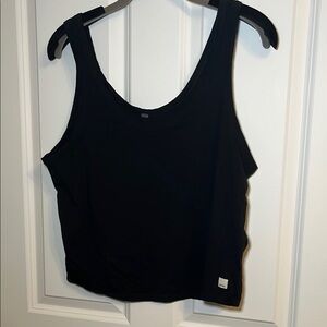 Vuori Black Crop Tank Top